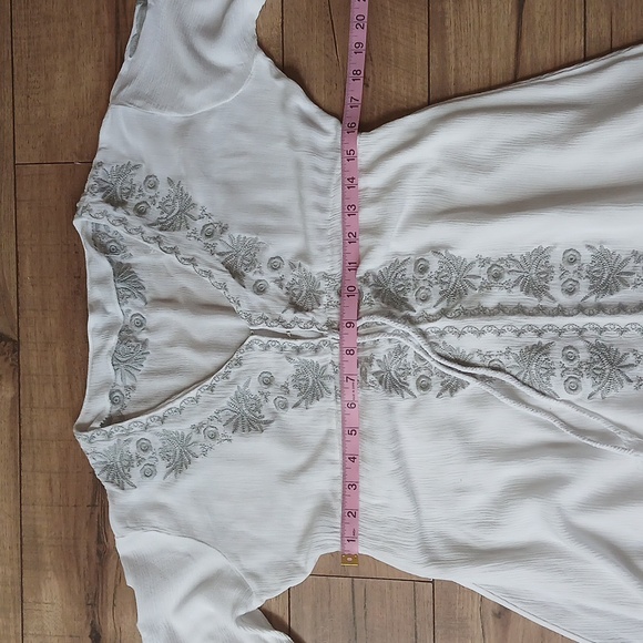 Women's White Boho Embroidered High Low Dress. Size M - Picture 17 of 17